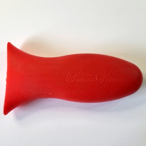 Pioneer Woman 8" Cast Iron Frying Pan W/ Removable Silicone Handle - Picture 4 of 8